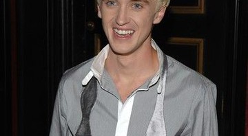 Tom Felton lança online seu primeiro single, "If You Could Be Anywhere" - AP