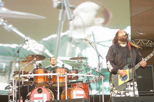 Iggor e Max Cavalera, juntos em um palco no Brasil pela primeira vez em 14 anos - Divulgação