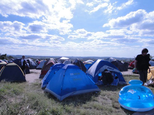 Imagem do camping comum no SWU: público chegou a esperar três horas para tomar banho - Patrícia Colombo