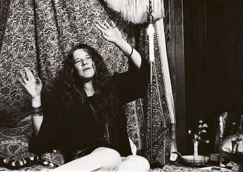 <b>DONA DO PEDAÇO</b> Janis em sua, em casa em São Francisco, em setembro de 1968 - ED STRESHINSKY/CORBIS