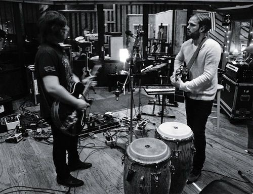 <b>MULTIDÕES</b> O Kings of Leon espera que milhares de fãs cantem as músicas novas - JAY SCHLEUSENER