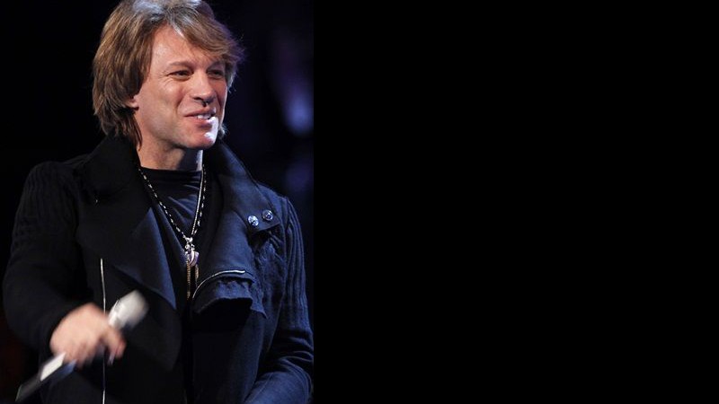 Bon Jovi recebe o prêmio de ícone global - AP