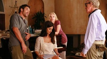 Woody Allen, Javier Bardem, Penélope Cruz e Scarlett Johansson em <i>Vicky Cristina Barcelona</i> - Reprodução