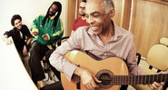 Gilberto Gil puxa as músicas ao violão para a alegria de Bruno Kayapy, Ynaiã Benthroldo e Ney Hugo (a partir da esq.) - MARCOS HERMES