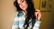 Anotações e letras antigas de Amy Winehouse teriam sido encontradas no lixo - Reprodução/Site oficial