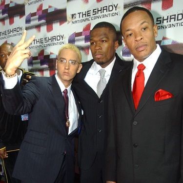 Eminem (esq), 50 Cent (centro) e Dr. Dre, que colaboraram em "Syllables" junto a Jay-Z e outros - AP