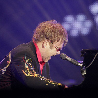 Elton John começou show no Rock in Rio com "Saturday Night's Alright for Fighting" - AP