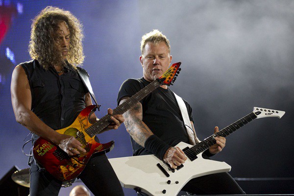 Kirk Hammett e James Hetfield no apoteótico show do Metallica no Rock in Rio, o último do terceiro dia do festival - AP