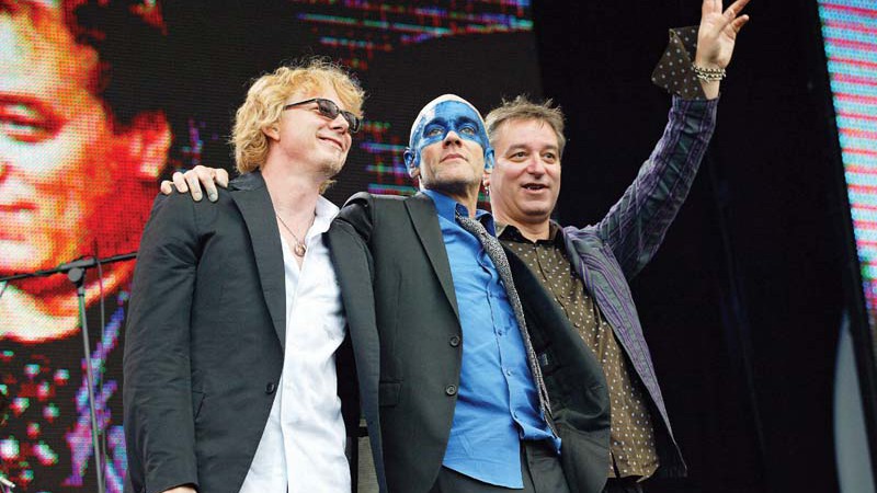 <b>É O FIM DO MUNDO? </b>Mike Mills, Michael Stipe e Peter Buck (a partir da esq.), em show recente. - MICK HUTSON/REDFERNS/GETTY IMAGE