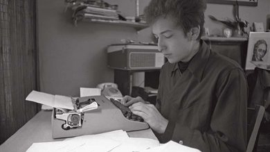 <b>1964</b> Dylan em seu apartamento, em Nova York, no bairro de Greenwich Village