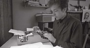 <b>1964</b> Dylan em seu apartamento, em Nova York, no bairro de Greenwich Village