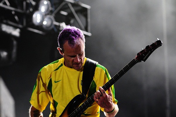 O baixista usou uma camisa da Seleção Brasileira durante a apresentação no Rock in Rio, em setembro deste ano - Foto: AP