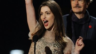 Anne Hathaway atuará em <i>Os Miseráveis</i> - Foto: AP