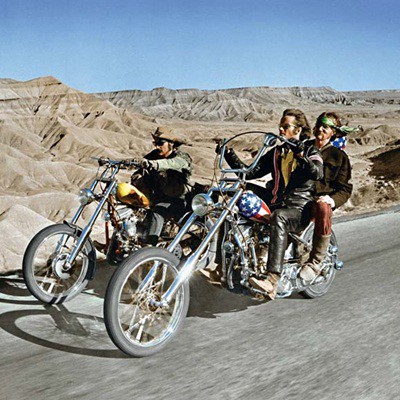 <b>CORRIDA FÁCIL</b> Dennis Hopper, Peter Fonda e Luke Askew (na garupa), em cena de Easy Rider – Sem Destino, de 1969 - PHOTOFEST/EASYIX BRASIL