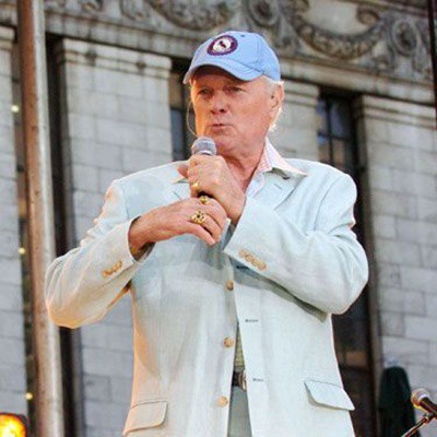 Mike Love fala sobre a reunião dos Beach Boys - AP