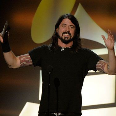 Dave Grohl explica que o Foo Fighters quer diretores novatos por trás dos clipes do novo disco da banda - AP