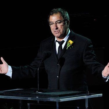 Kenny Ortega foi o primeiro a dar depoimento da audiência preliminar iniciada nesta terça, 4; nesta foto, ele aparece no memorial da morte do cantor - AP