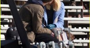 Emma Stone e Andrew Garfield clicados no set do novo <i>Homem-Aranha</i> - Reprodução/GSI Media/Just Jared