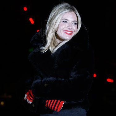 Sienna Miller integra elenco da comédia romântica <i>New Year's Eve</i> - AP