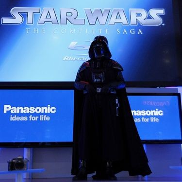 Darth Vader esteve presente na CES 2011 para o anúncio do Blu-ray da saga <i>Star Wars</i> - AP