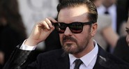 Ricky Gervais, o mestre de cerimônias da noite, chegando para apresentar a premiação - AP