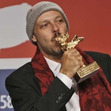 José Padilha, com o Urso de Ouro que ganhou por <i>Tropa de Elite</i>, em 2008: diretor será jurado do Festival de Sundance - AP