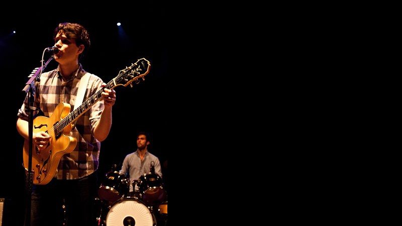 Por mais que a casa não estivesse cheia, o Vampire Weekend fez um show animado para os presentes - Roberto Larroude