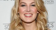 Rosamund Pike é uma três atrizes cotadas para atuar ao lado de Henry Cavill no novo Superman - AP