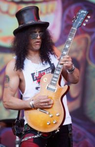 Slash diz que se Axl Rose pedisse desculpas, uma reunião com o Guns N' Roses seria considerada - AP