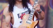 Slash diz que se Axl Rose pedisse desculpas, uma reunião com o Guns N' Roses seria considerada - AP