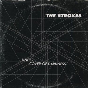 O site <i>Amazon</i> divulgou um trecho da música "Under Cover of Darkness" e a capa do single - Reprodução