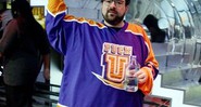 Kevin Smith falou de suas intenções para o último filme que irá dirigir, <i>Hit Somebody</i> - AP