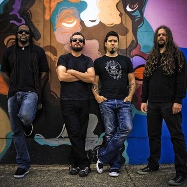 Sepultura está mostrando ao público, via internet, um pouco da rotina da gravação do novo álbum - Divulgação