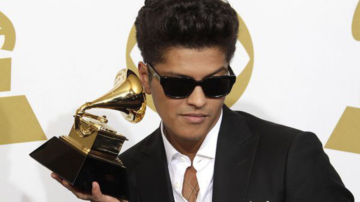 Bruno Mars levou o gramofone de performance pop masculina por "Just The Way You Are" - AP