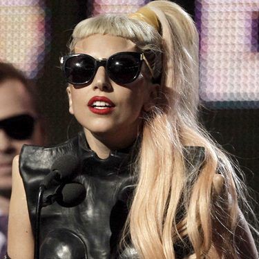 Lady Gaga mostrará a faixa "Government Hooker" em sua estreia como modelo de passarela - AP