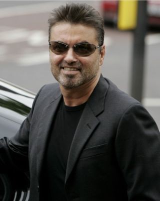 George Michael regravou "True Faith", do New Order, para ajudar a instituição Comic Relief - AP