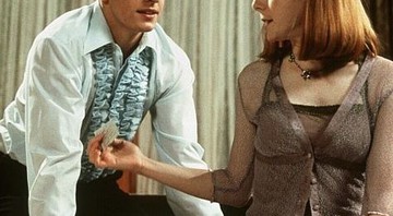 Jason Biggs e Alyson Hannigan em cena de <i>American Pie - A Primeira Vez É Inesquecível</i>, que iniciou a cinessérie - Reprodução