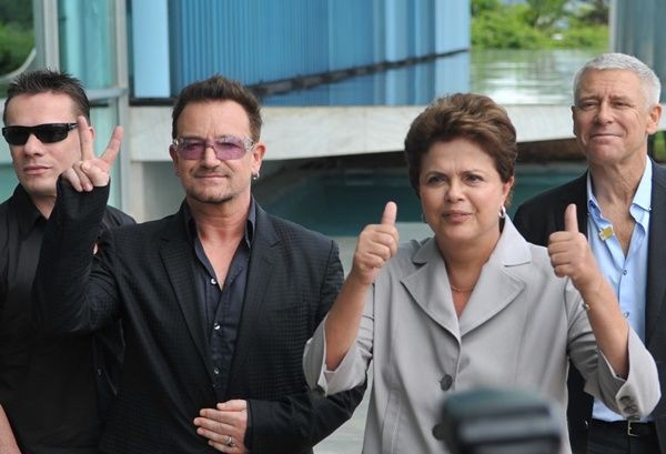 Presidente Dilma Rousseff recebeu o U2 em Brasília nesta sexta, 8 - Antonio Cruz/ABr