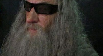 Imagem que Ian McKellen divulgou dele no set de <i>O Hobbit</i>: explosão no estúdio onde filme está sendo rodado feriu duas pessoas - Reprodução/Twitter