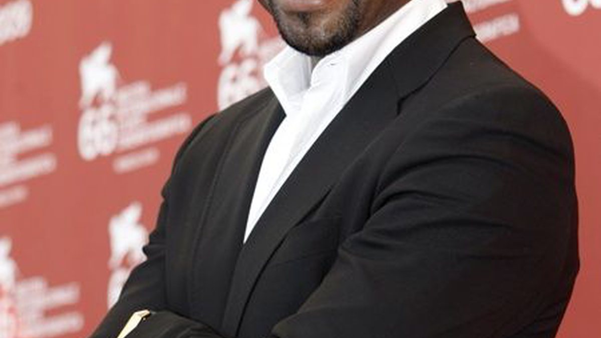 Antoine Fuqua desiste de dirigir cinebio de Tupac - AP