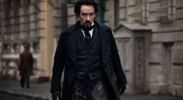 John Cusack viverá Edgar Allan Poe nas telonas em <i>The Raven</i> - Reprodução/Coming Soon