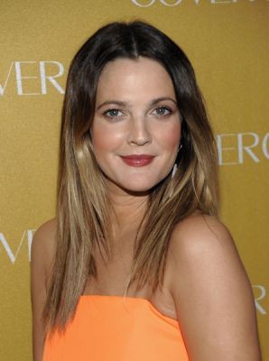 Drew Barrymore dirigirá <i>Heist Society</i> - AP