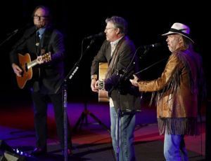 Neil Young, Stephen Stills e Richie Furay farão turnê de reunião do Buffalo Springfield em 2012 - AP