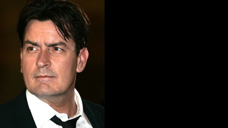 Charlie Sheen continua causando problemas à produção de <i>Two and a Half Men</i>, meses depois - AP