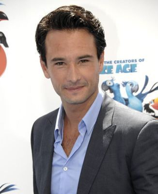 Rodrigo Santoro viverá marido de Jennifer Lopez em filme - AP