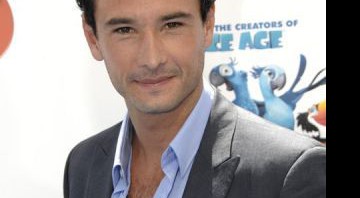 Rodrigo Santoro viverá marido de Jennifer Lopez em filme - AP