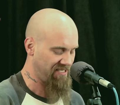 Nick Oliveri manteve namorada como refém após discussão - Reprodução/Youtube