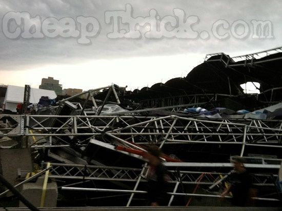 Ottawa Bluesfest: palco cai e fere pelo menos oito pessoas - Reprodução/Cheap Trick