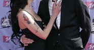 Amy Winehouse e Blake Fielder-Civil, em junho de 2007, no MTV Movie Awards - AP