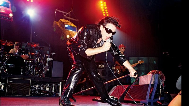 <b>VOLTA AO PASSADO</b> Bono durante show da Zoo TV Tour, nos anos 90 - MAURO CARRARO/SYGMA/CORBIS